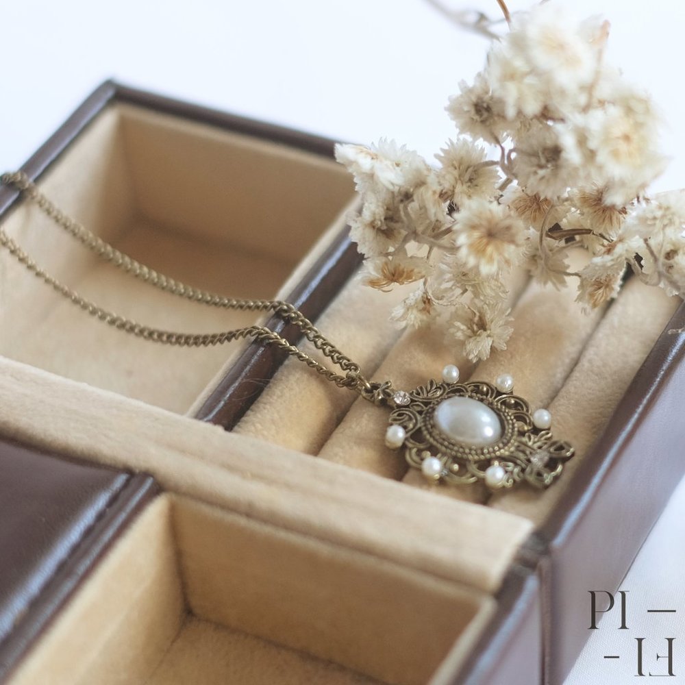Vintage looking necklace